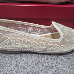 Kelly & Katie Cream Floral Lace Slip-On Flat